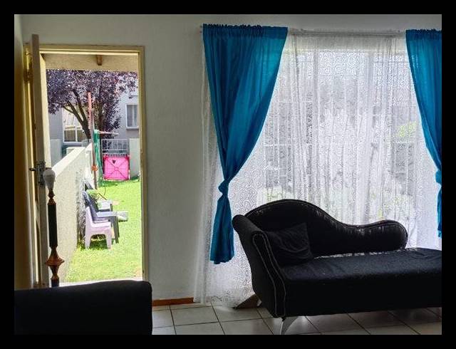 2 BEDROOM TOWNHOUSE FOR SALE IN GLEN MARAIS